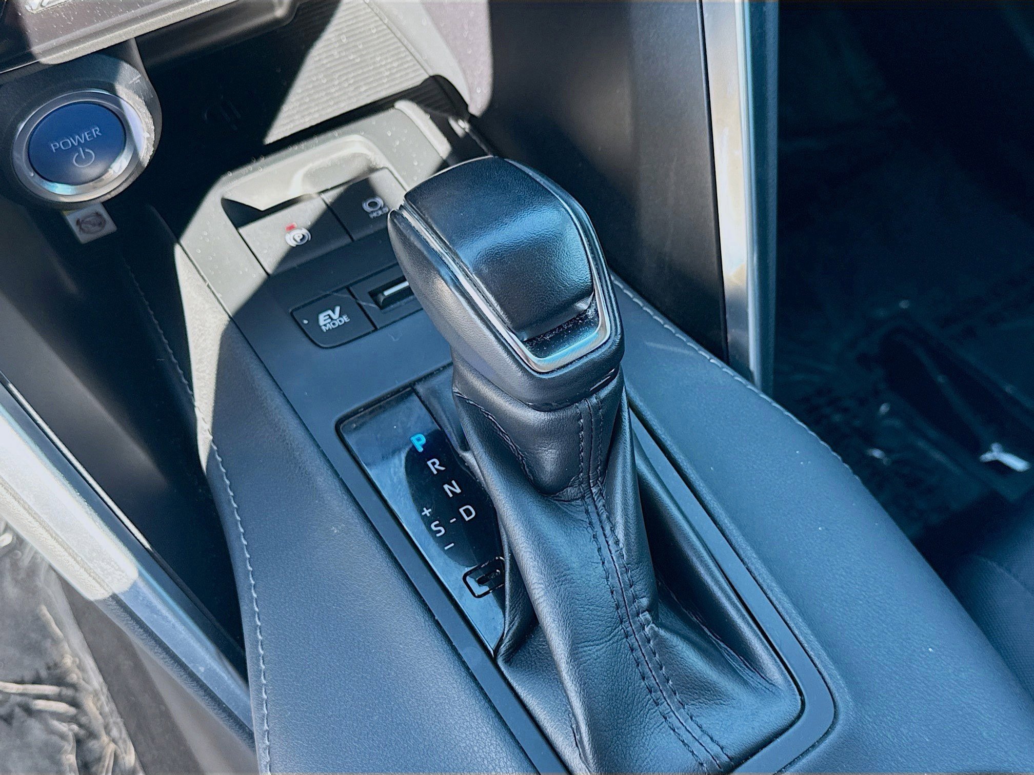 2022 Toyota Venza LE - Photo 14