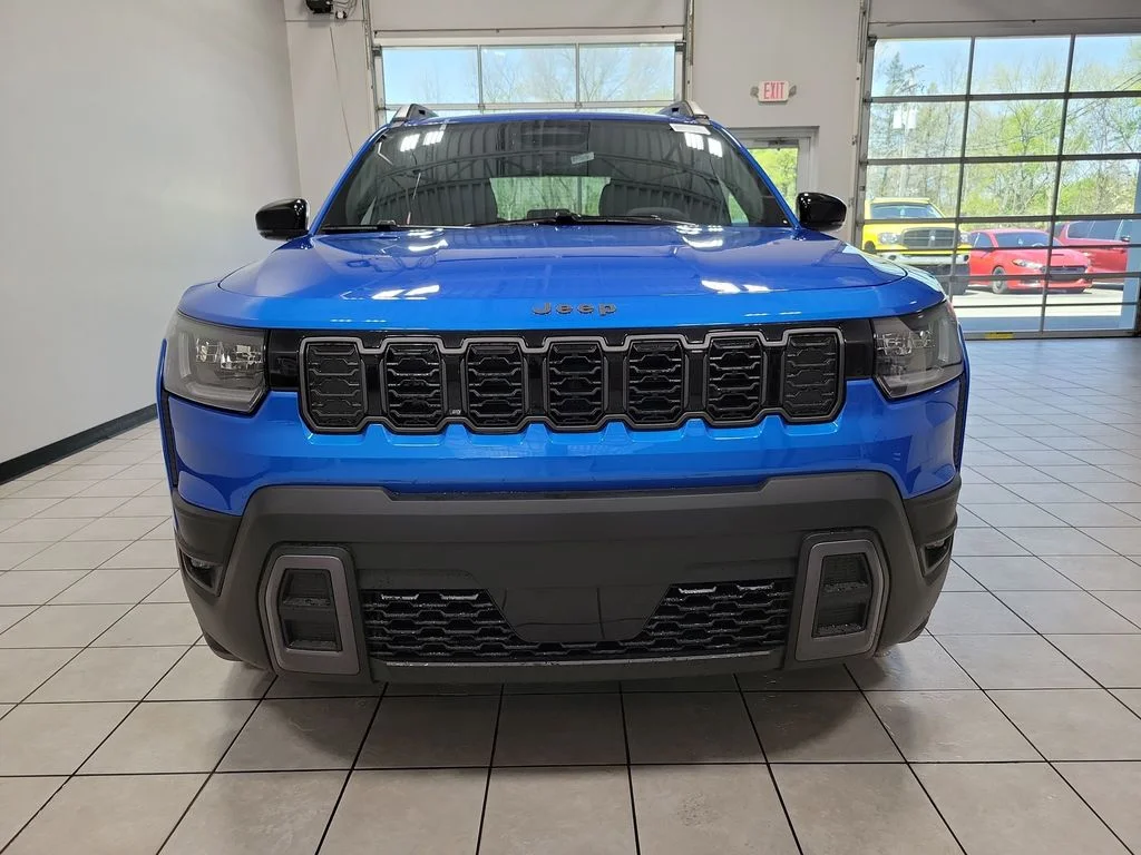 New 2026 Hydro Blue Pearl-Coat Exterior Paint Jeep Limited image 2