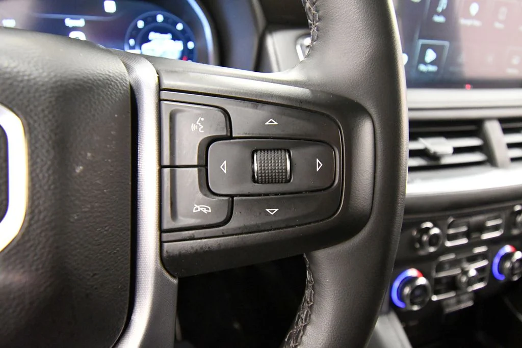 Used 2023  GMC SLE image 21