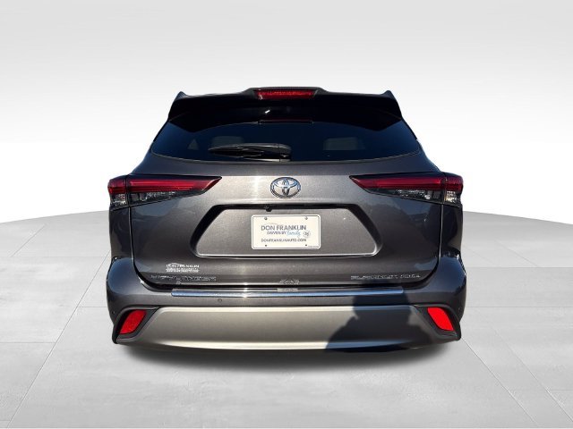 Used 2022 Gray Toyota Platinum image 4