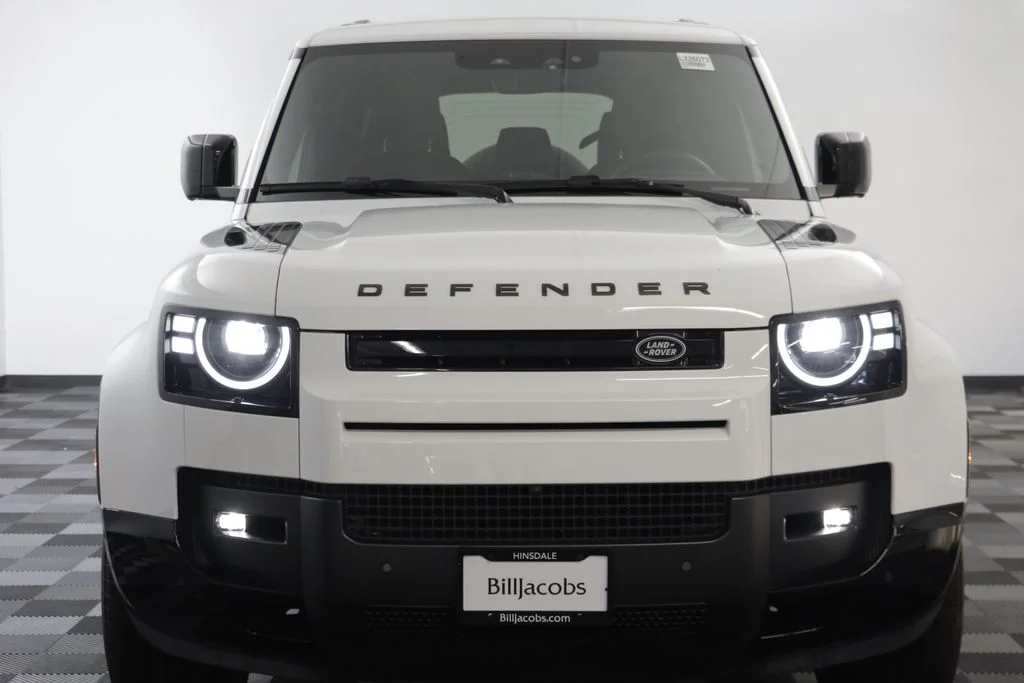 Certified Used 2026 White Land Rover X-Dynamic SE image 23