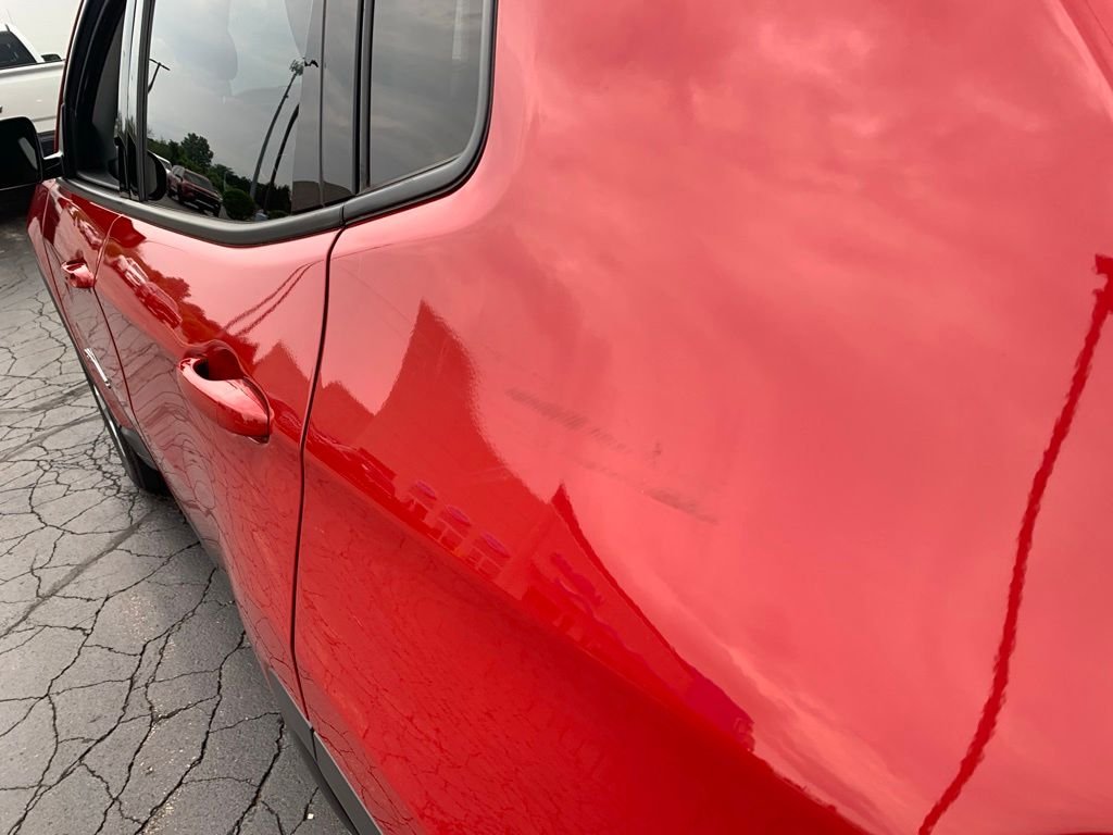 Used 2019 Redline Pearlcoat Jeep Latitude image 8