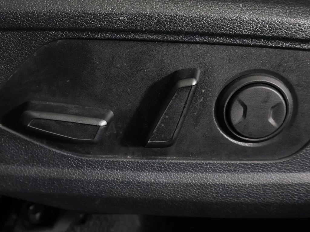 Used 2024 Black Kia EX image 31