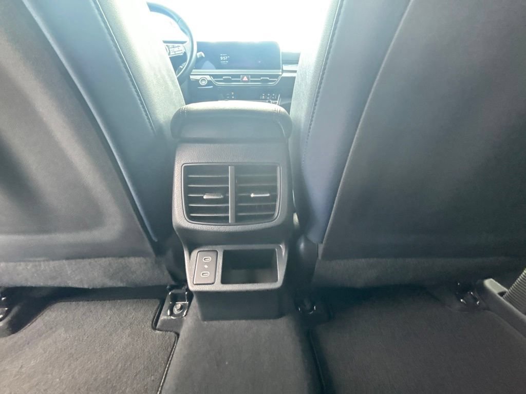 Used 2025 Fusion Black Kia S image 18