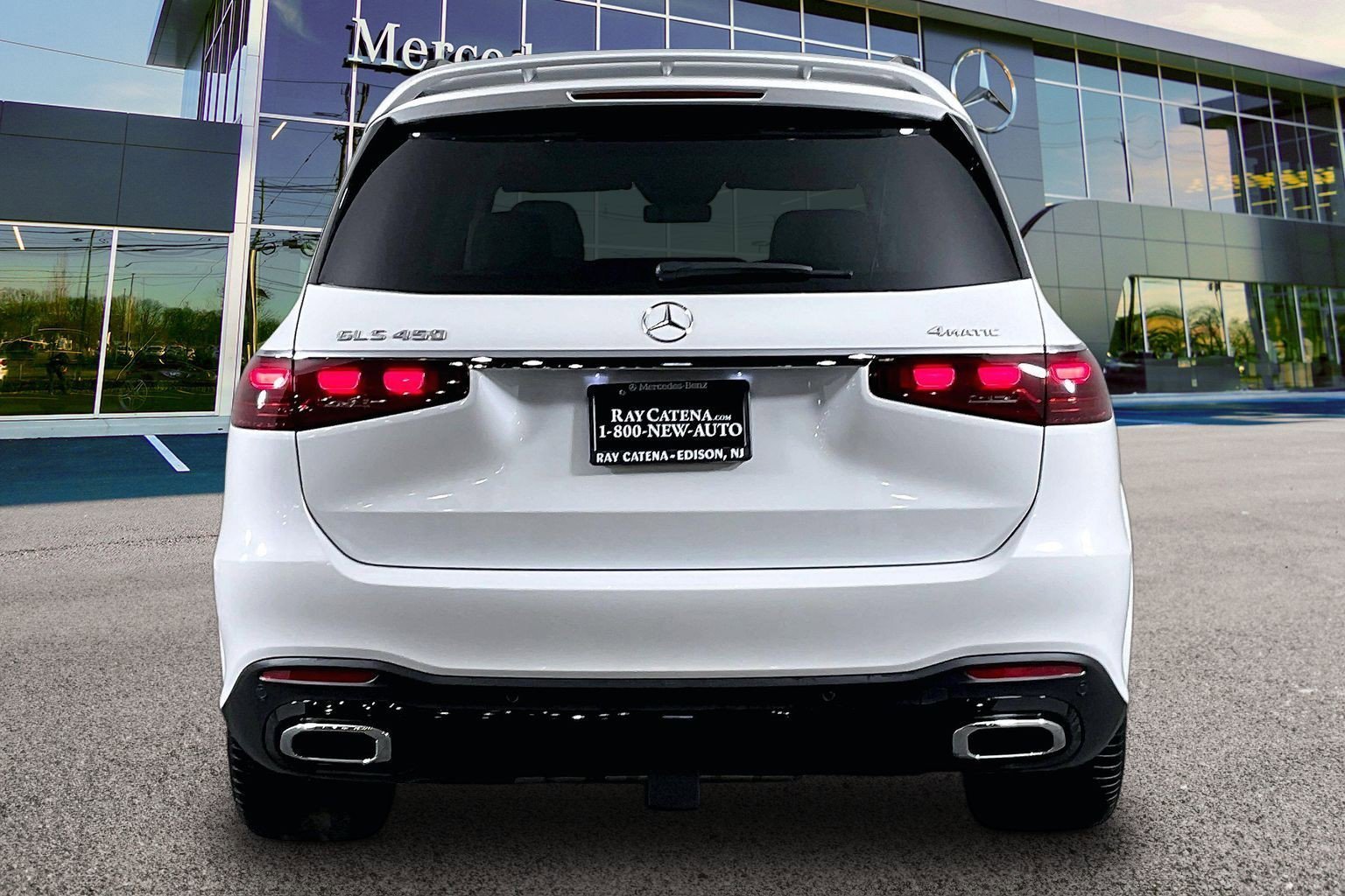 New 2026 MANUFAKTUR Moonlight White Metallic Mercedes-Benz GLS 450 image 18