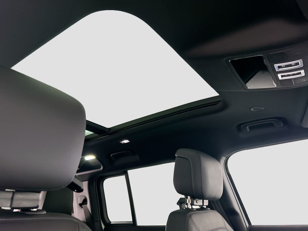 New 2026 Fuji White Land Rover X-Dynamic SE image 17