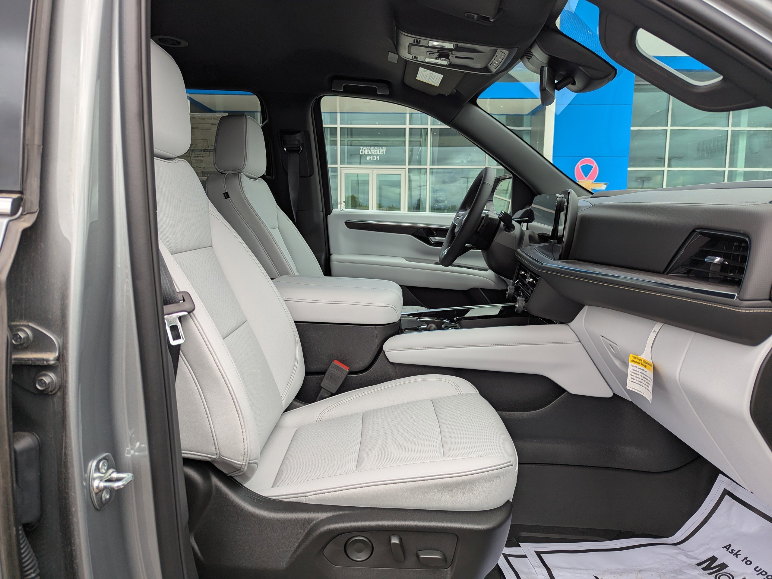2025 Chevrolet Suburban Premier - Photo 44