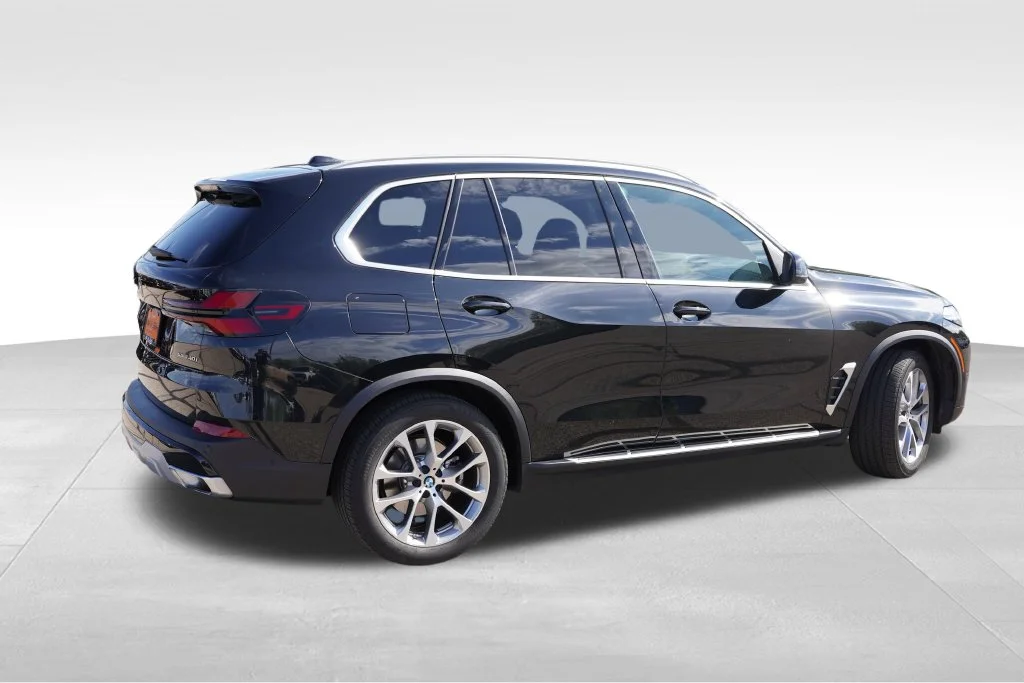 Used 2026 Black Sapphire Metallic BMW xDrive40i image 4