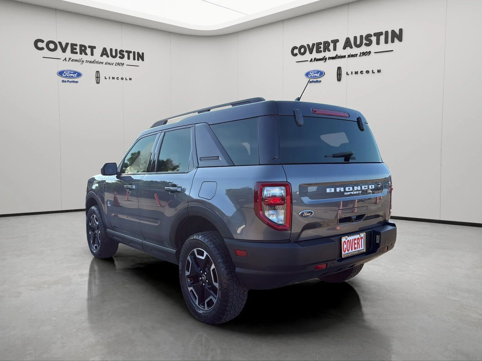 Used 2021 Gray Ford Outer Banks image 3