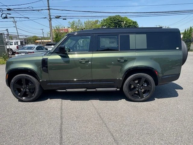 New 2026 Woolstone Green Land Rover X-Dynamic SE image 5