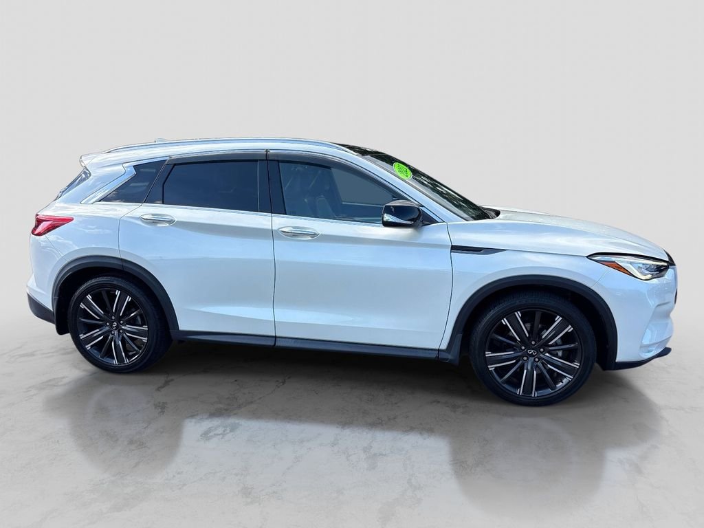 Used 2021 White INFINITI LUXE image 6
