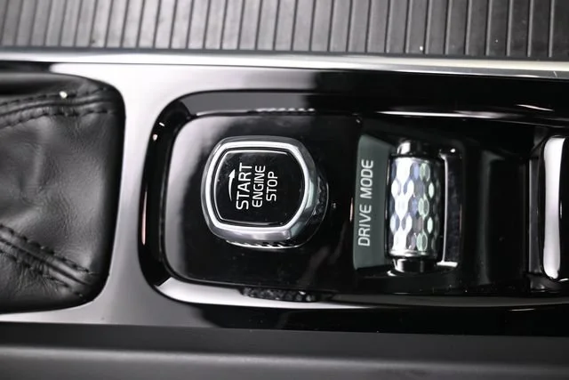 Used 2019 Grey Volvo Momentum image 20