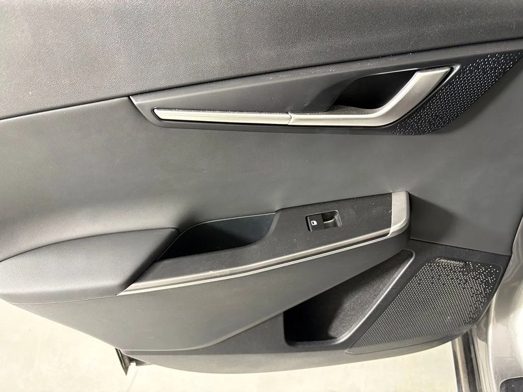 Used 2023 Gray Kia Wind image 37