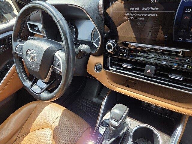 Used 2022 Opulent Amber Toyota Platinum image 34