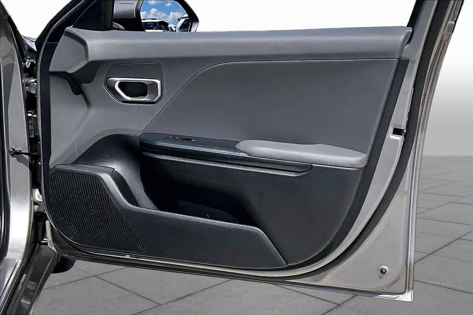 Used 2025 Steel Gray Kia LXS image 23