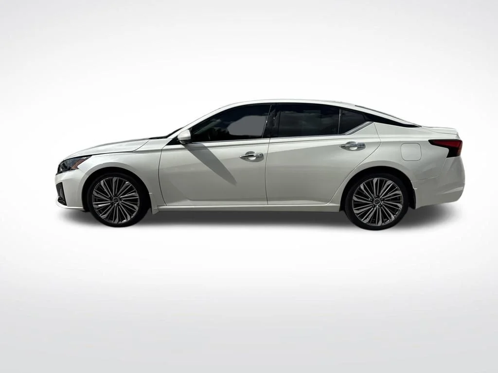 Used 2024 White Nissan 2.5 SL image 8