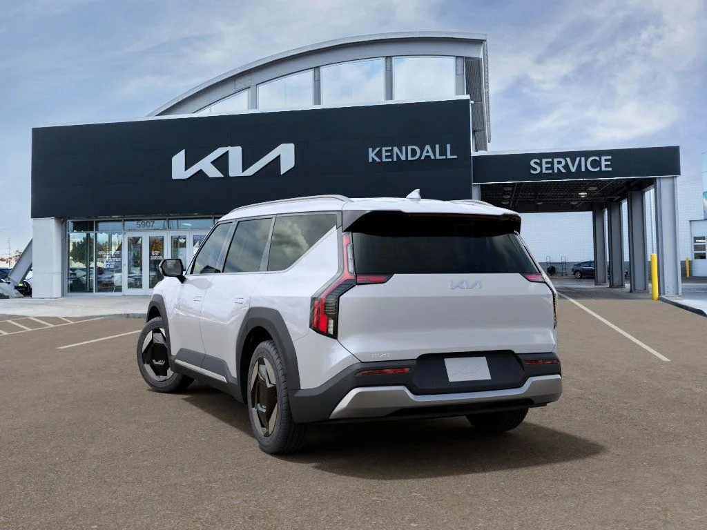 New 2026 Glacial White Pearl Kia Wind AWD image 4