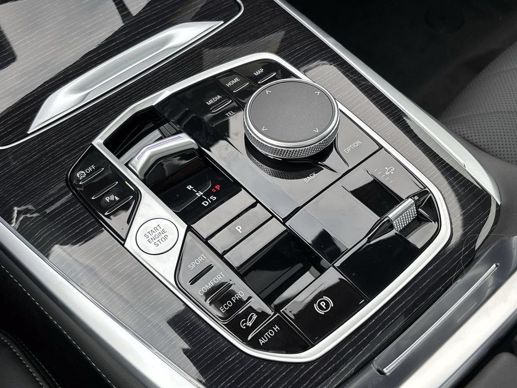 New 2027 Dravit Grey Metallic BMW xDrive40i image 22