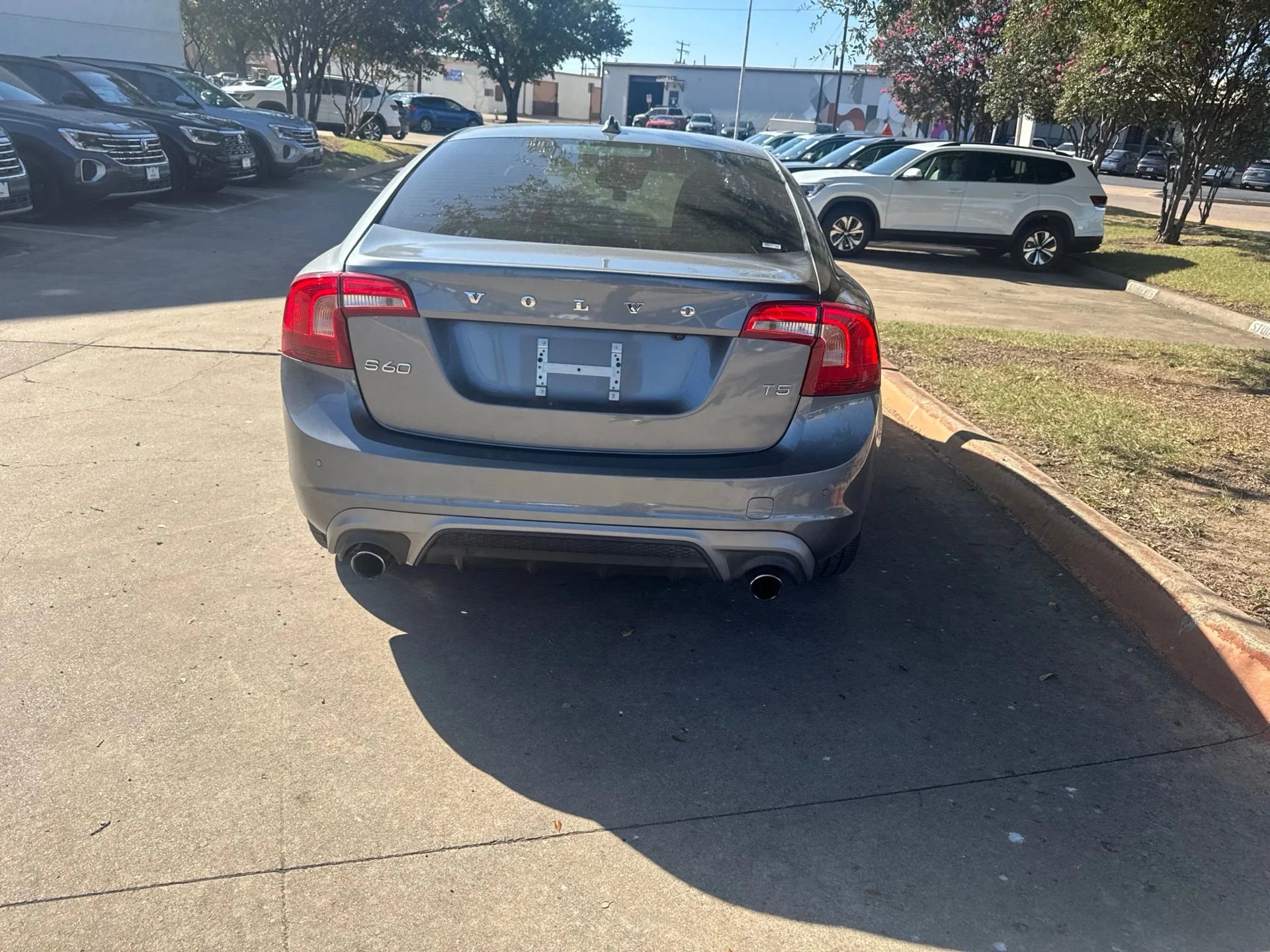 Used 2018 Gray Volvo T5 Dynamic image 6