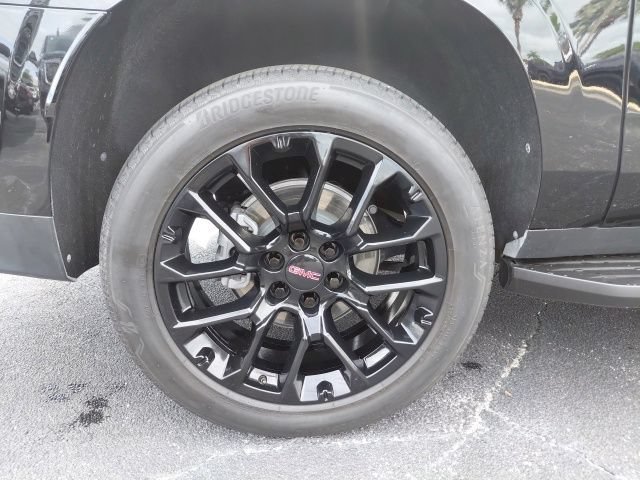 Used 2024 Onyx Black GMC SLE image 5