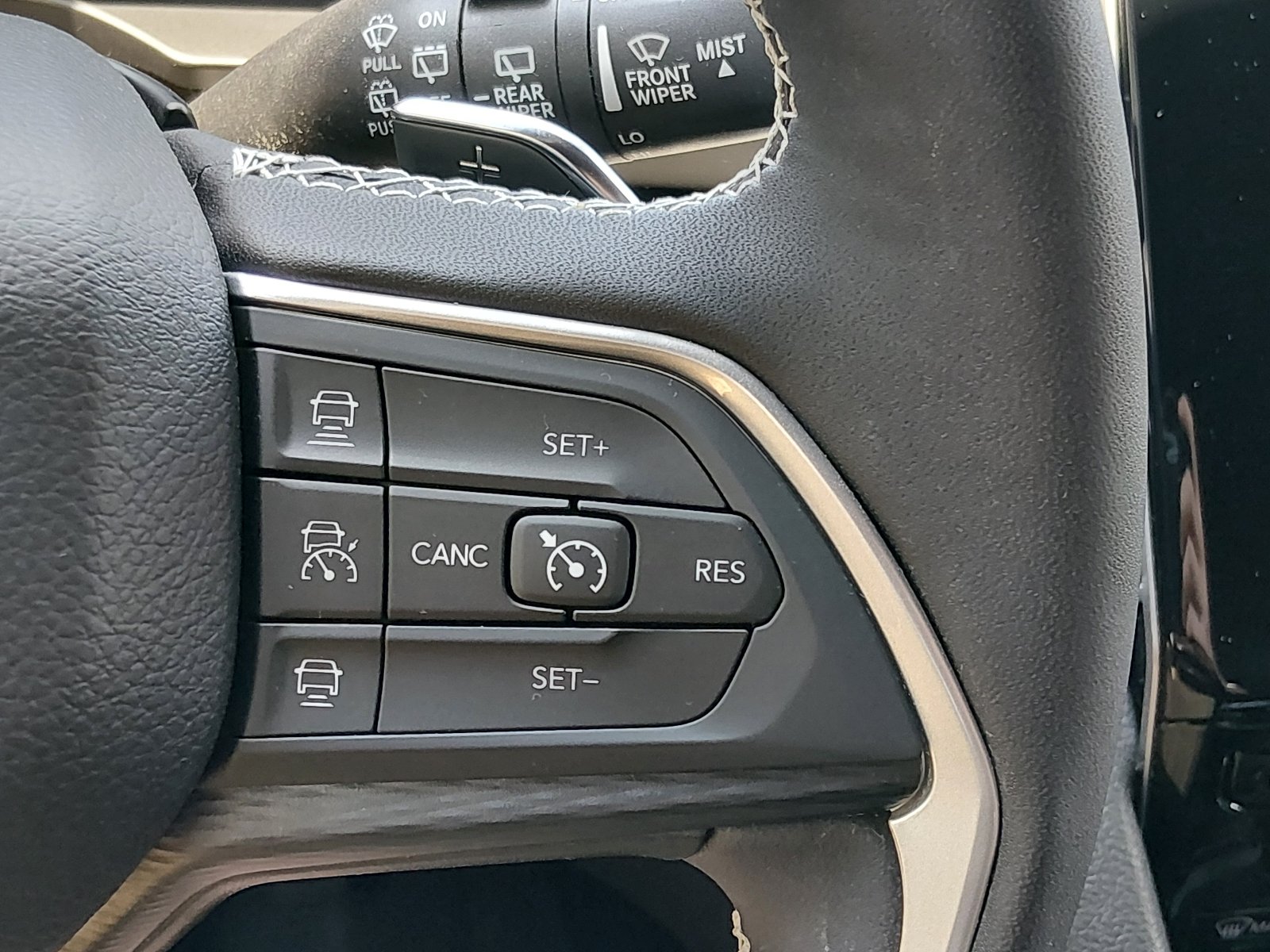 Certified Used 2024 BURGUNDY Jeep Laredo image 16