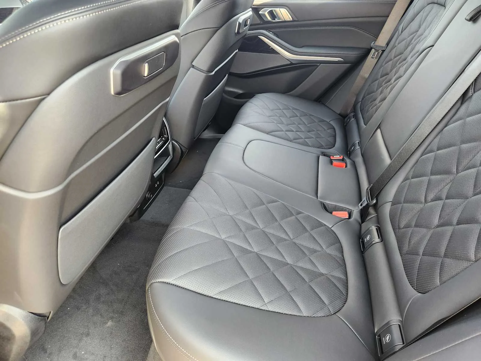 New 2026 Black Sapphire Metallic BMW xDrive40i image 7