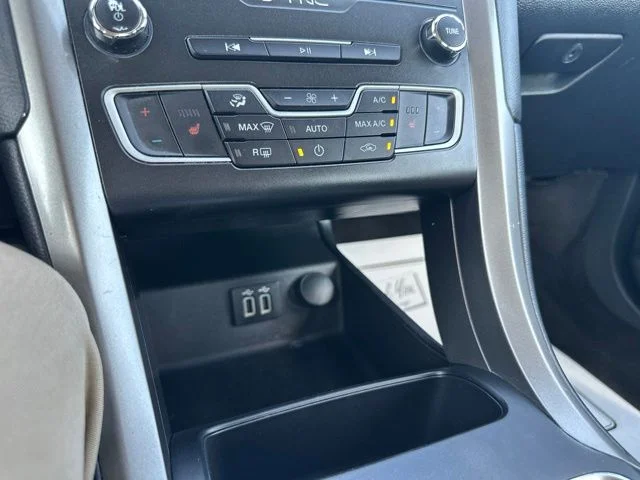 Used 2020 Agate Black Metallic Ford SEL image 31