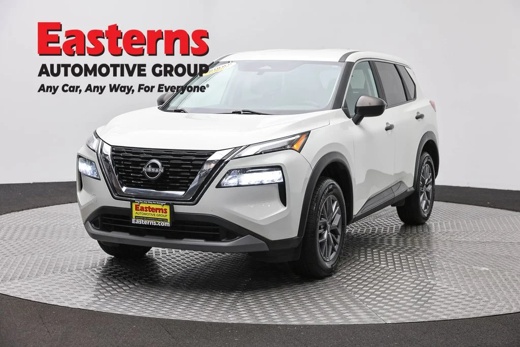Used 2023 White Nissan S image 1