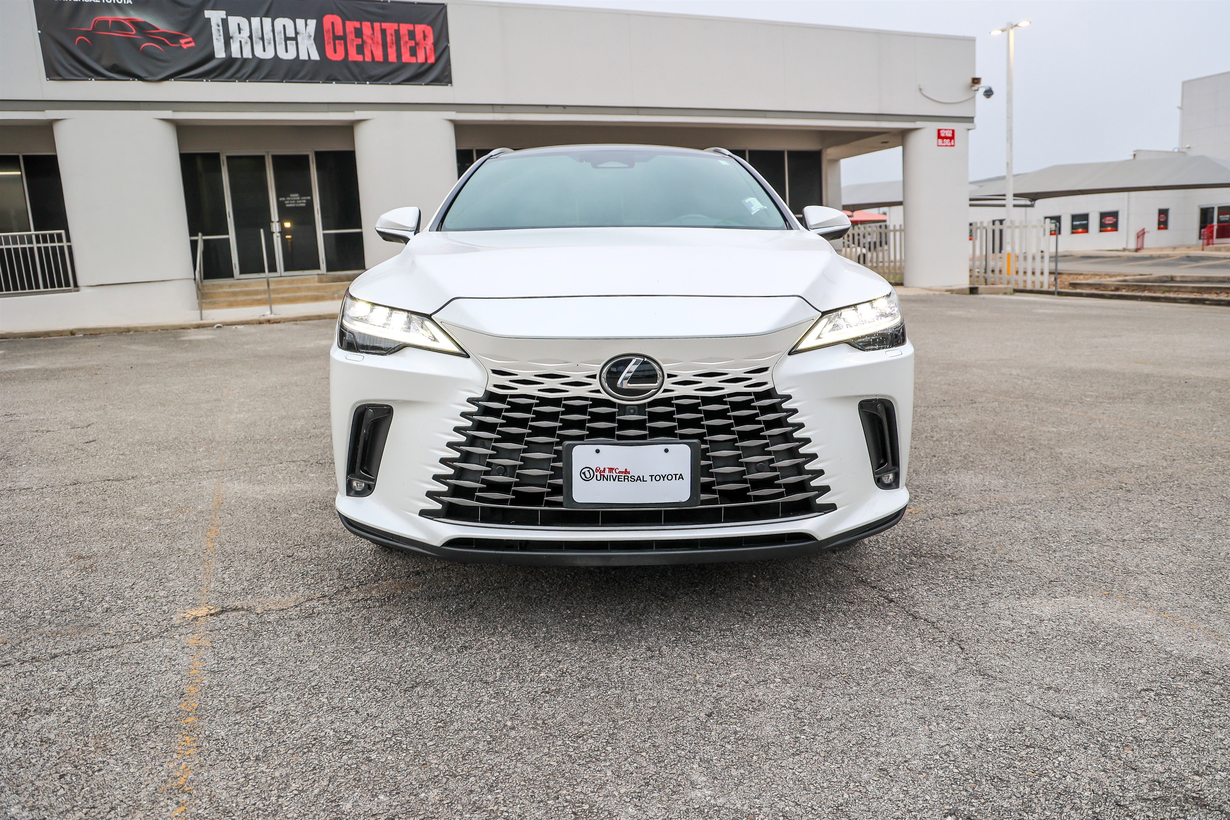 Used 2024 EMINENT WHITE PEA Lexus RX 350 Luxury image 2