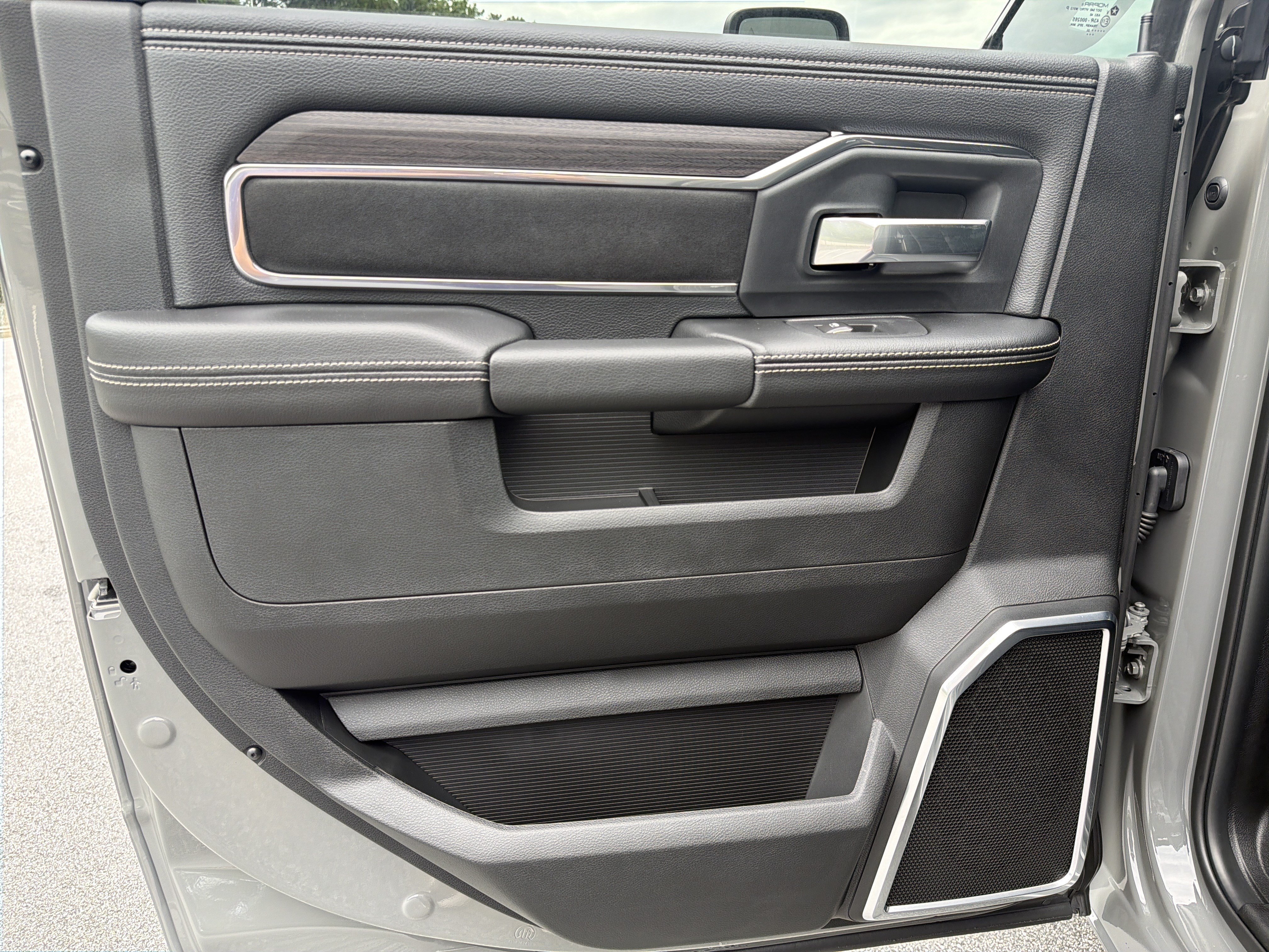New 2026 Ceramic Gray Clear-Coat Exterior Paint RAM Laramie image 26