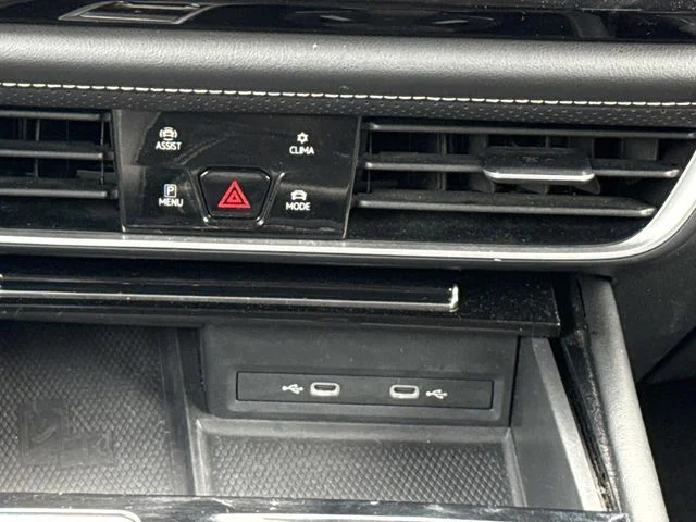 Used 2024  Volkswagen 2.0T SE w/Technology image 18