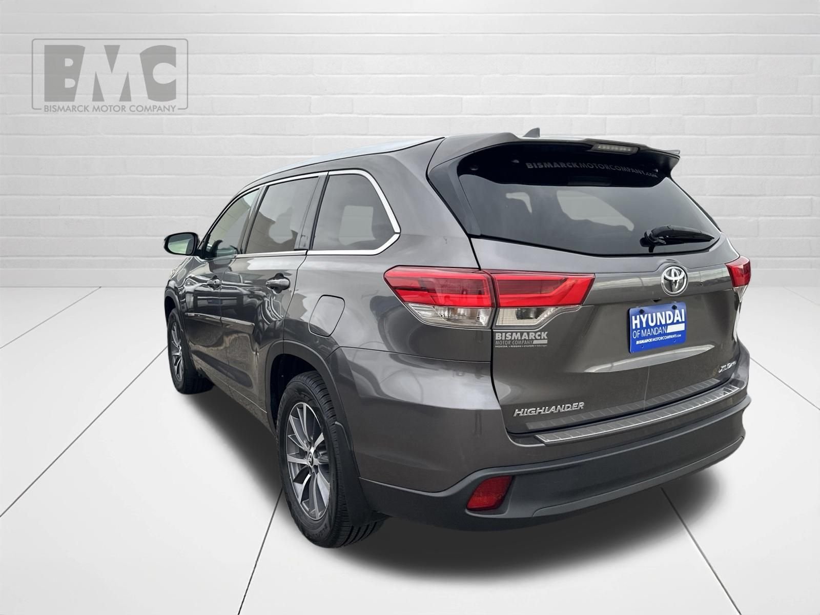 Used 2017  Toyota XLE image 4
