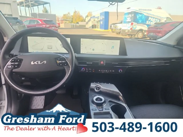 Used 2023 Snow White Pearl Kia Wind image 18