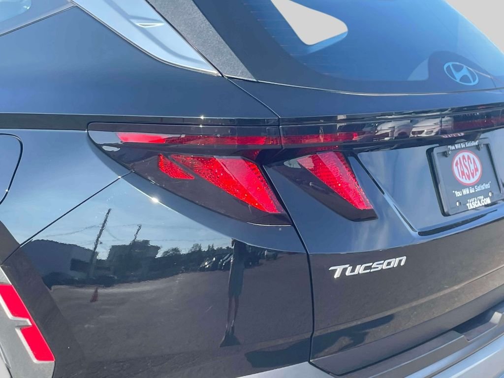 Used 2025 Black Hyundai SE image 11
