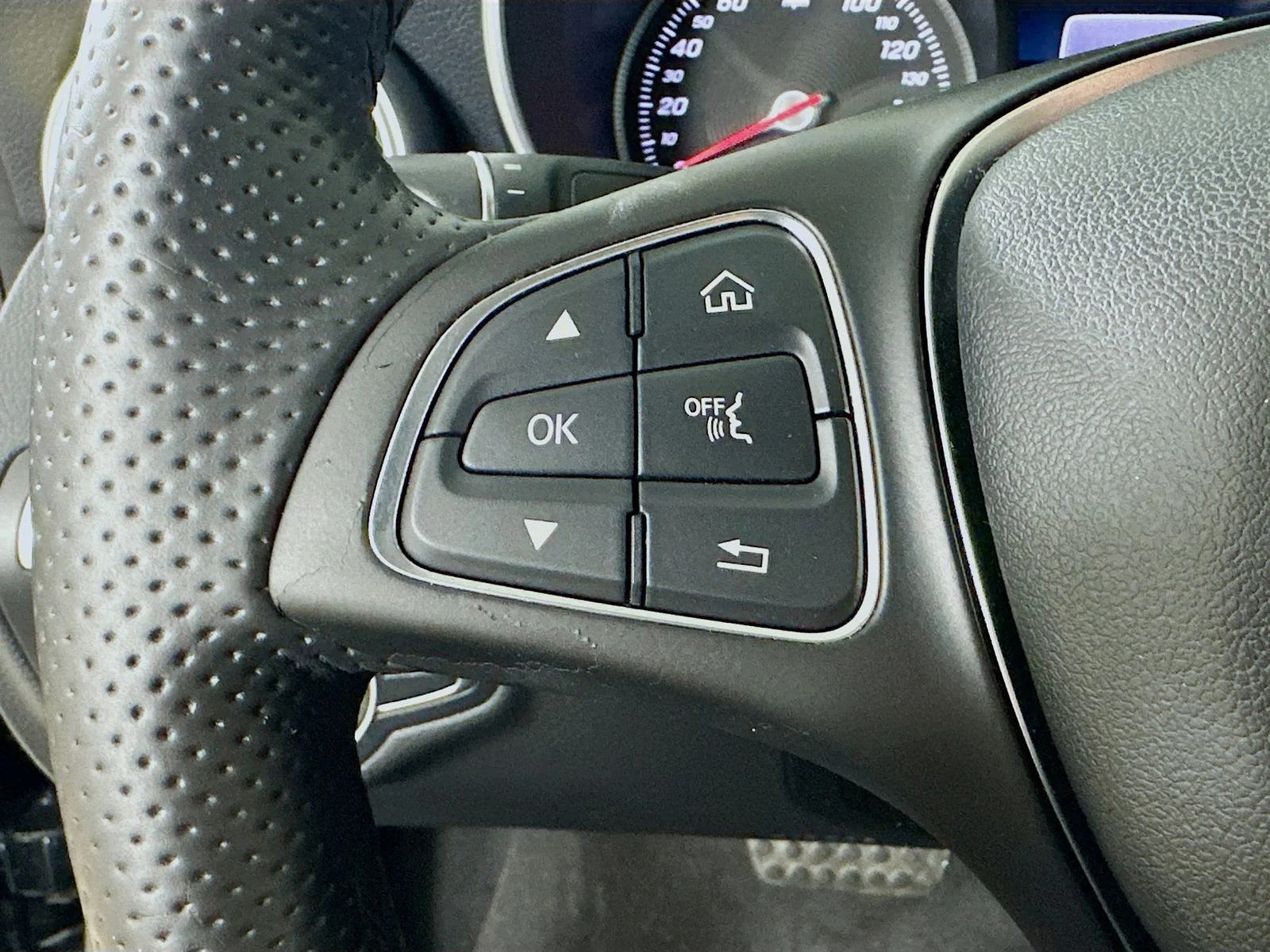 Used 2016  Mercedes-Benz  image 17