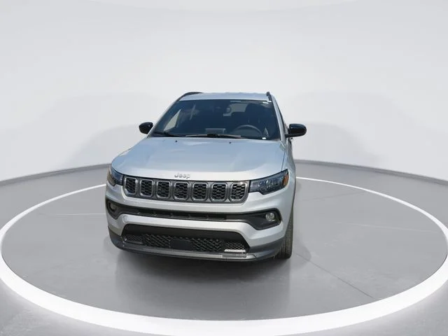 Used 2025 Silver Jeep Latitude image 3