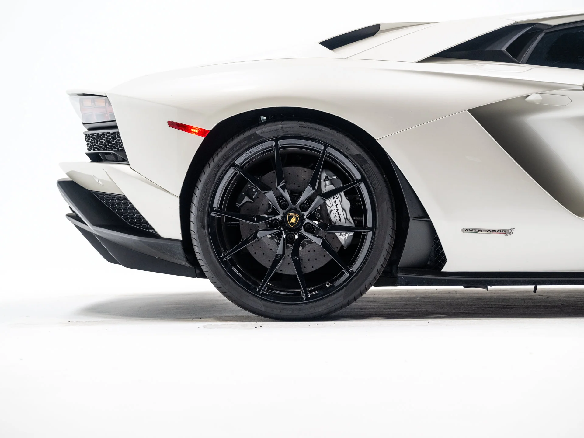 Used 2018 Bianco Isis Lamborghini  image 13