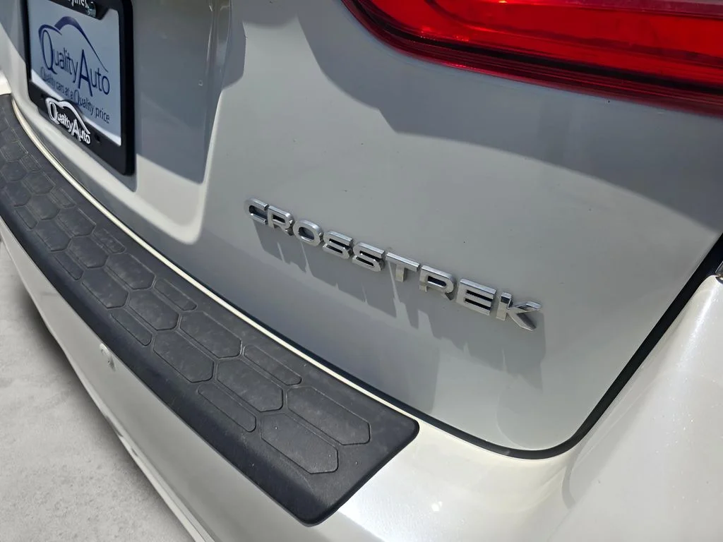 Used 2019 Crystal White Pearl Subaru Limited image 18