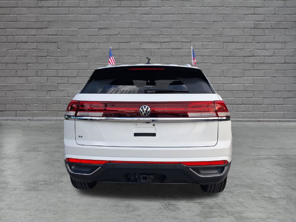Used 2024 White Volkswagen 2.0T SE w/Technology image 9