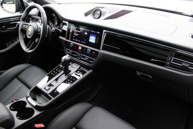2026 Porsche Macan - Photo 26