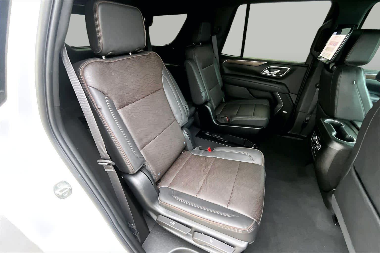Used 2023 Iridescent Pearl Tricoat Chevrolet High Country image 20