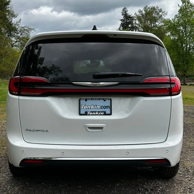 Used 2023 Bright White Clearcoat Chrysler Touring L image 9