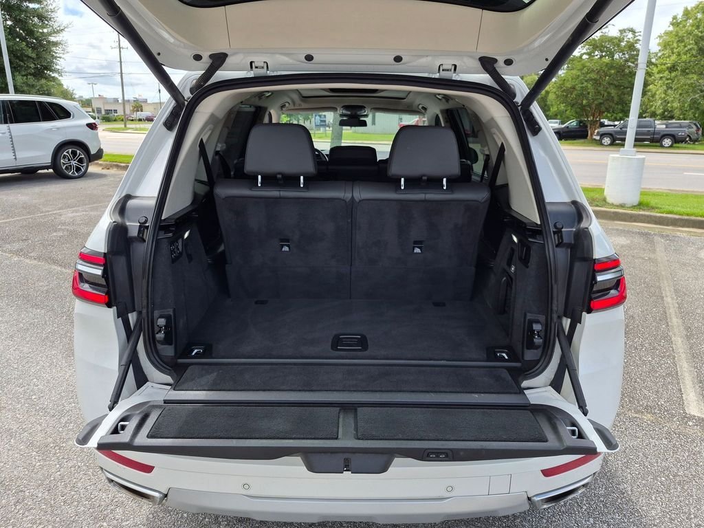 Used 2023 Mineral White Metallic BMW xDrive40i image 21