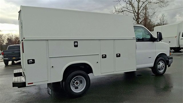 New 2025 Summit White GMC 1WT image 9