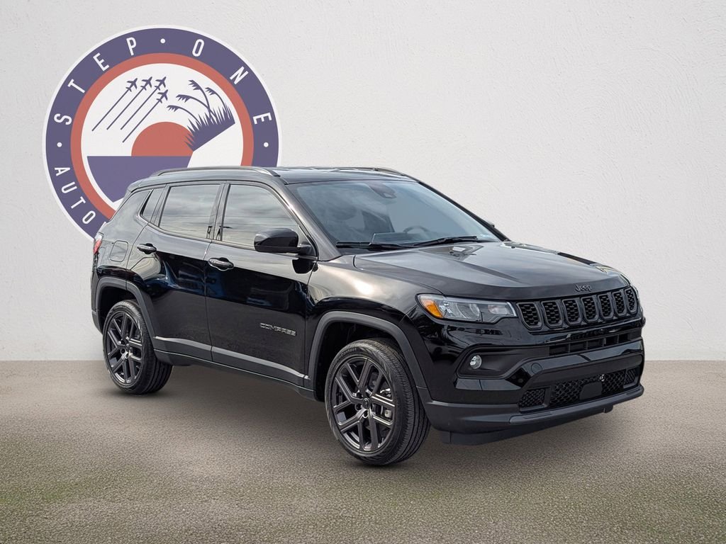 New 2026 Diamond Black Crystal Pearl-Coat Exterior Paint Jeep Latitude image 2