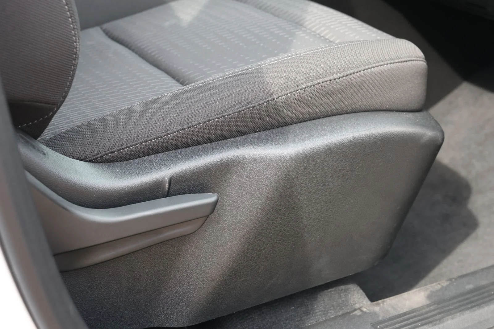 Used 2025 White Chevrolet LT image 30