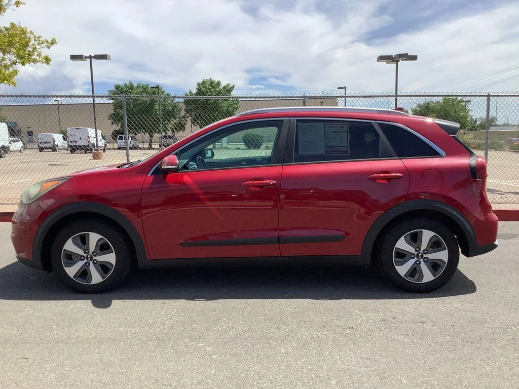 Used 2018 Red Kia EX image 28