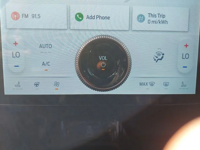 Used 2025 Blue Ford Select image 25