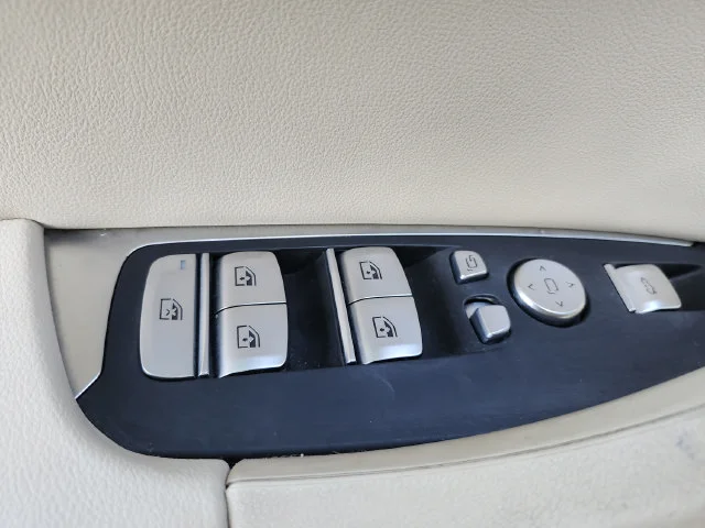 Used 2022 Black BMW xDrive30i image 24