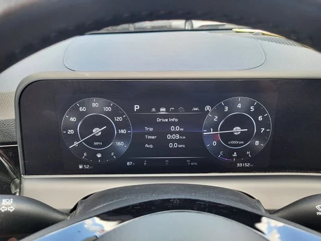 Used 2024 White Kia S image 22